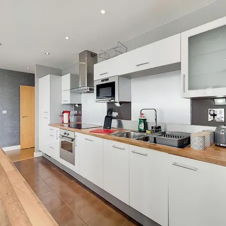 Deluxe Three Bedroom Apartment By London Excel Stays Exterior foto
