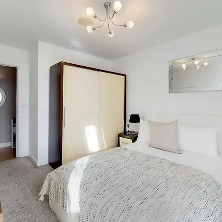 Deluxe Three Bedroom Apartment By London Excel Stays Exterior foto
