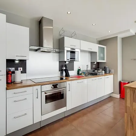 Deluxe Three Bedroom Apartment By London Excel Stays Exterior foto