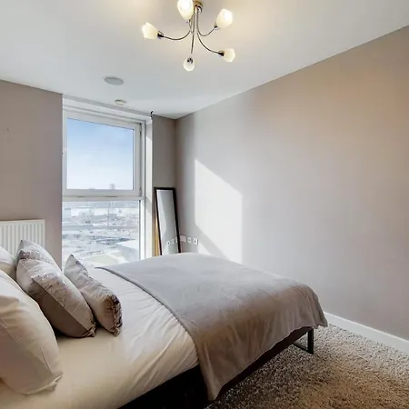 Deluxe Three Bedroom Apartment By London Excel Stays Exterior foto