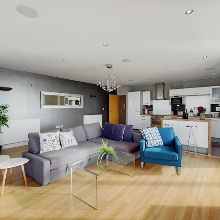 Deluxe Three Bedroom Apartment By London Excel Stays Exterior foto