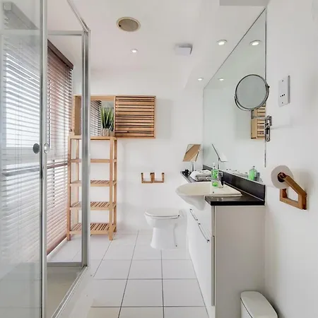 Deluxe Three Bedroom Apartment By London Excel Stays Exterior foto